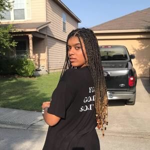 Meet your Posher, Alexis